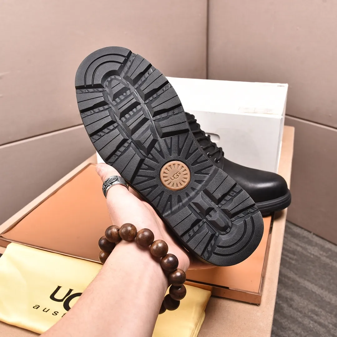 Men's shoes 💰640 (full genuine wool lining, 10% off for fake ones) Please pay attention to the quality of the original item and compare the thickness of the wool 🏮🏮 Popular UGG men's shoes from Australia's warm luxury brand, the official website is synchronized, Beckham men's style..., made of imported first-layer waxed cowhide, waxed toe cap, Australian real wool velvet lining Carefully sewn...Imported rubber Martin boots outsole (comfortable, soft and wear-resistant). I really like the quality..Exquisite workmanship. You can't put it down at first sight. Size 39-44